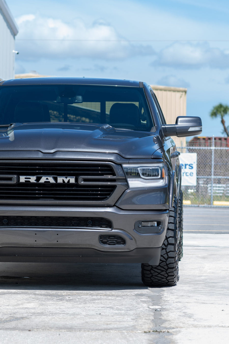 RAM 1500 DF03 DEFIANT WHEELS 18X9 33X12.5X18 NITTO TIRE STOCK SUSPENSION