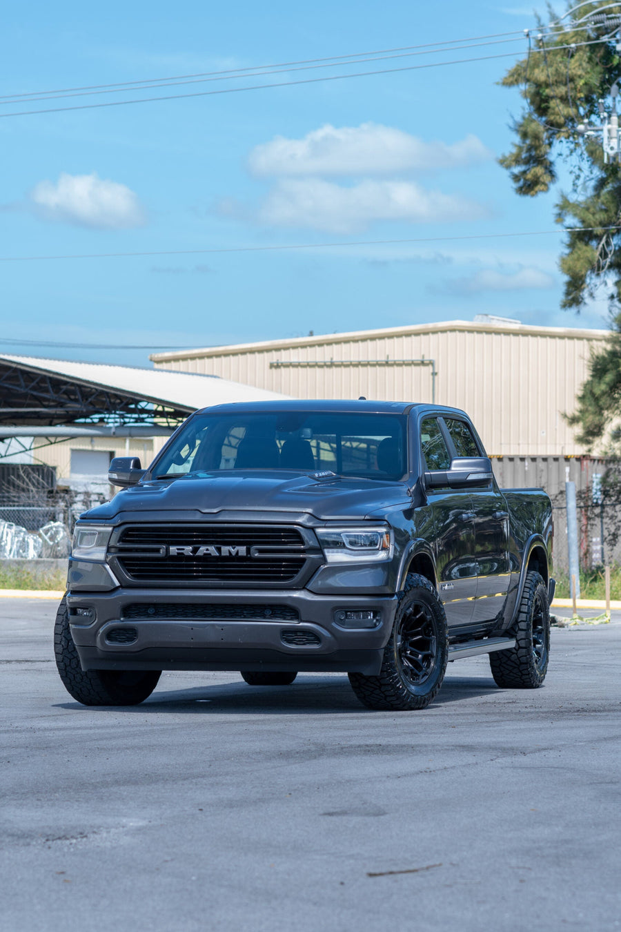 RAM 1500 DF03 DEFIANT WHEELS 18X9 33X12.5X18 NITTO TIRE STOCK SUSPENSION