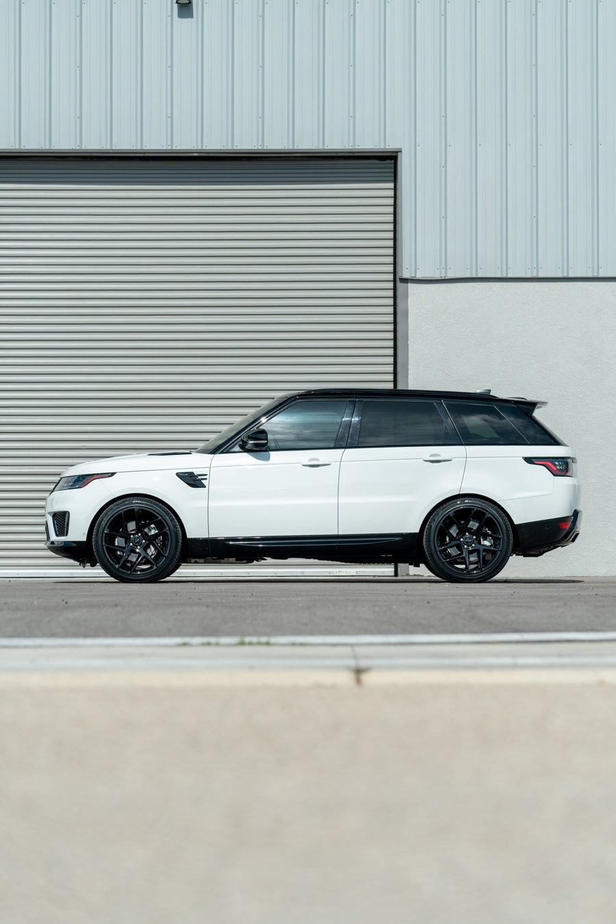 RANGE ROVER SPORT DEFIANT WHEEL DF05 22X10 BLACK RIMS 275X40X22 PIRELLI TIRE