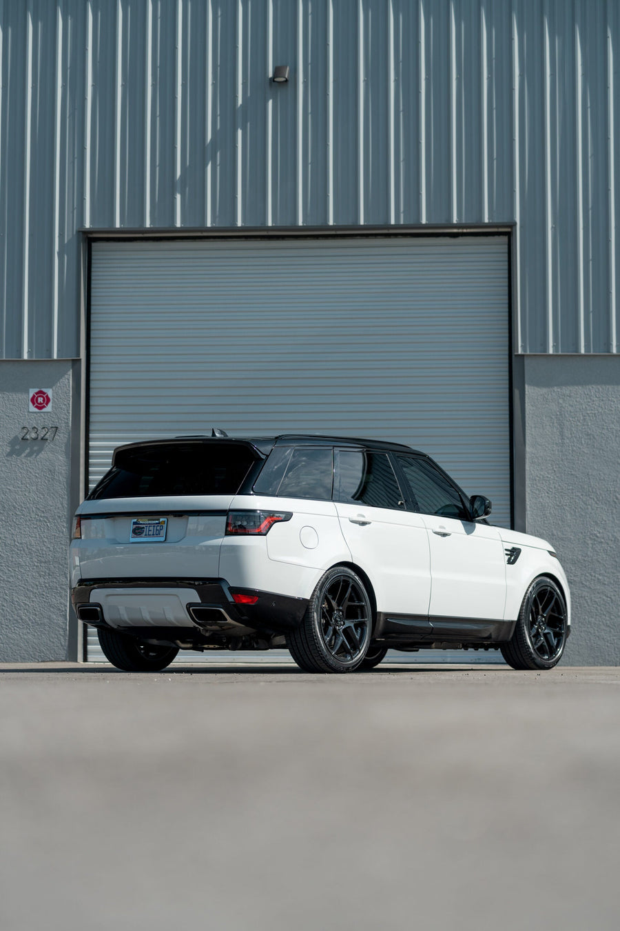 RANGE ROVER SPORT DEFIANT WHEEL DF05 22X10 BLACK RIMS 275X40X22 PIRELLI TIRE