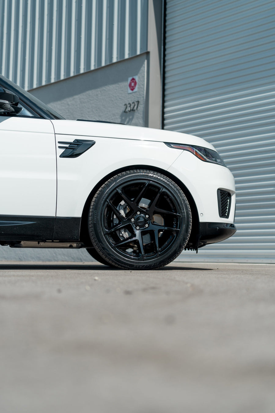 RANGE ROVER SPORT DEFIANT WHEEL DF05 22X10 BLACK RIMS 275X40X22 PIRELLI TIRE