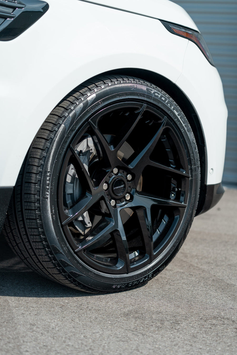 RANGE ROVER SPORT DEFIANT WHEEL DF05 22X10 BLACK RIMS 275X40X22 PIRELLI TIRE
