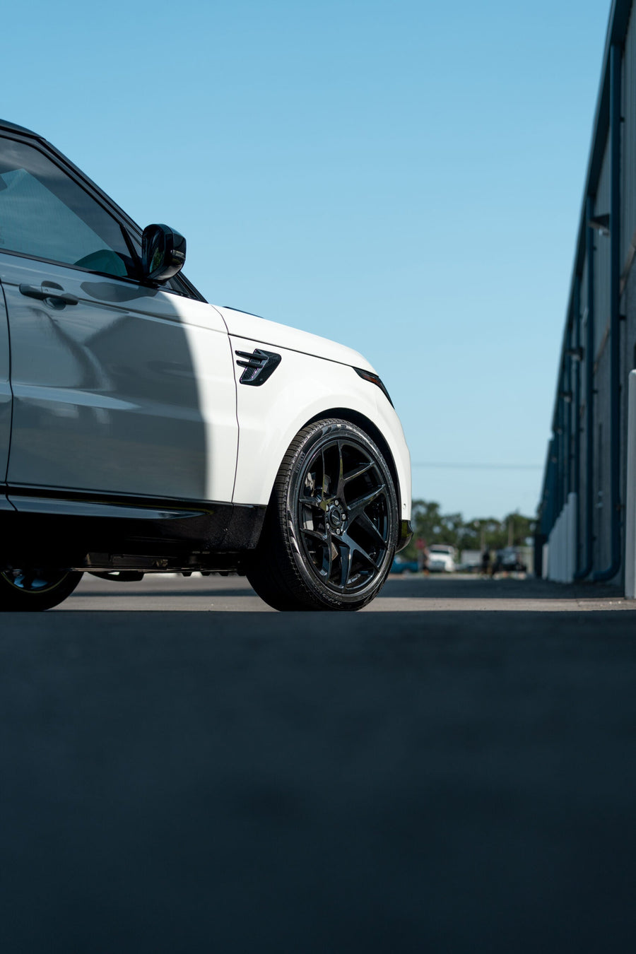 RANGE ROVER SPORT DEFIANT WHEEL DF05 22X10 BLACK RIMS 275X40X22 PIRELLI TIRE