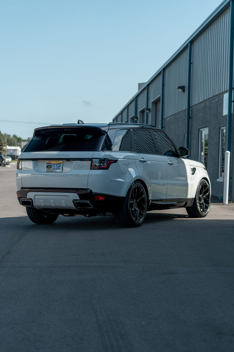 RANGE ROVER SPORT DEFIANT WHEEL DF05 22X10 BLACK RIMS 275X40X22 PIRELLI TIRE