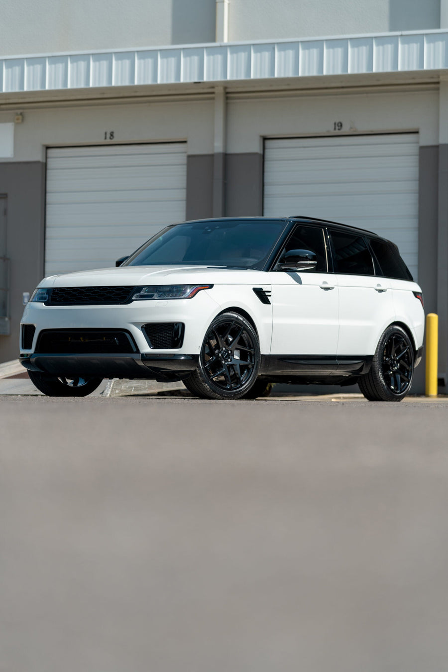 RANGE ROVER SPORT DEFIANT WHEEL DF05 22X10 BLACK RIMS 275X40X22 PIRELLI TIRE