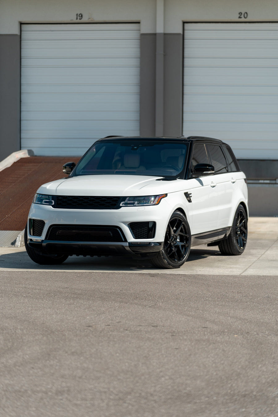 RANGE ROVER SPORT DEFIANT WHEEL DF05 22X10 BLACK RIMS 275X40X22 PIRELLI TIRE