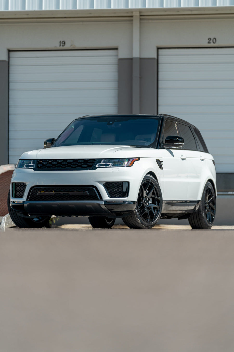RANGE ROVER SPORT DEFIANT WHEEL DF05 22X10 BLACK RIMS 275X40X22 PIRELLI TIRE
