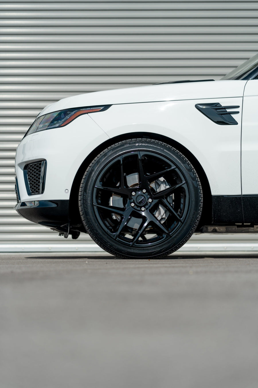 RANGE ROVER SPORT DEFIANT WHEEL DF05 22X10 BLACK RIMS 275X40X22 PIRELLI TIRE