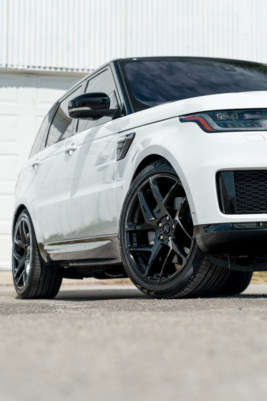 RANGE ROVER SPORT DEFIANT WHEEL DF05 22X10 BLACK RIMS 275X40X22 PIRELLI TIRE