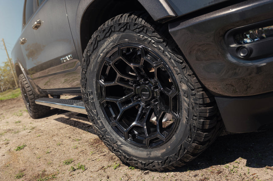 Ram 1500 DEFIANT Wheels Gloss Black DF03 20×9 33x12.5x20 Tire Stock Suspension