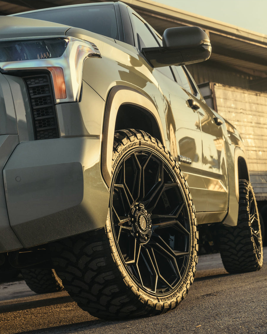 Toyota Tundra 4PLAY Wheels 4P83 24x10 Gloss Black 33x12.5x24 RBP Tires Stock Suspension