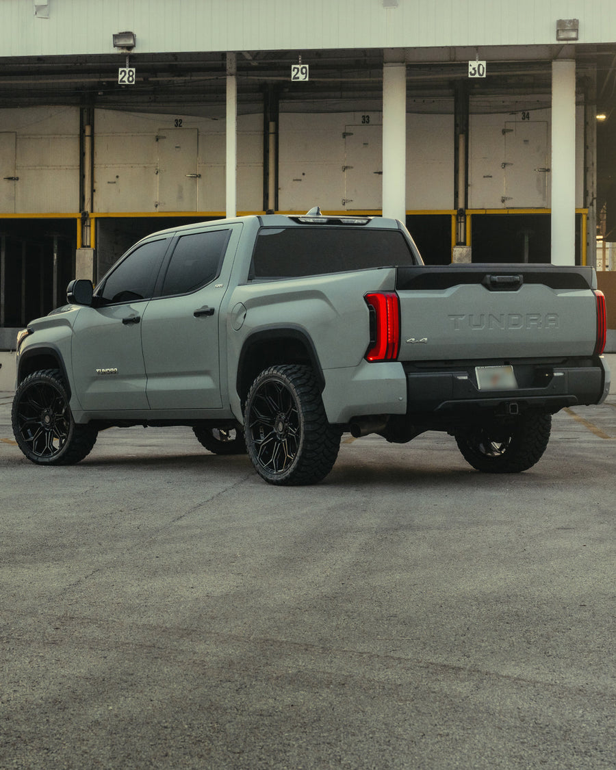 Toyota Tundra 4PLAY Wheels 4P83 24x10 Gloss Black 33x12.5x24 RBP Tires Stock Suspension