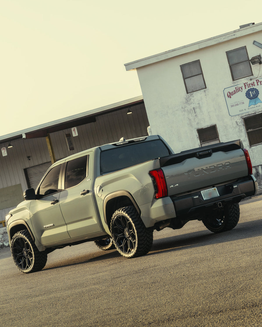 Toyota Tundra 4PLAY Wheels 4P83 24x10 Gloss Black 33x12.5x24 RBP Tires Stock Suspension