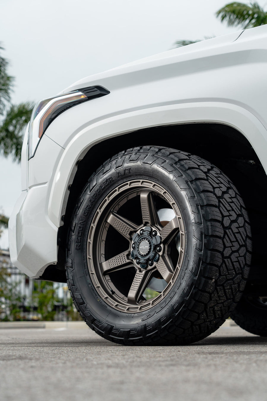 TOYOTA TUNDRA 4PLAY WHEELS S63 20X9 305X55X20 NITTO TIRE STOCK SUSPENSION
