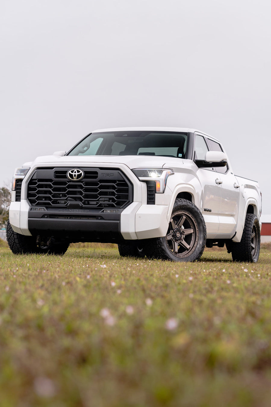 TOYOTA TUNDRA 4PLAY WHEELS S63 20X9 305X55X20 NITTO TIRE STOCK SUSPENSION