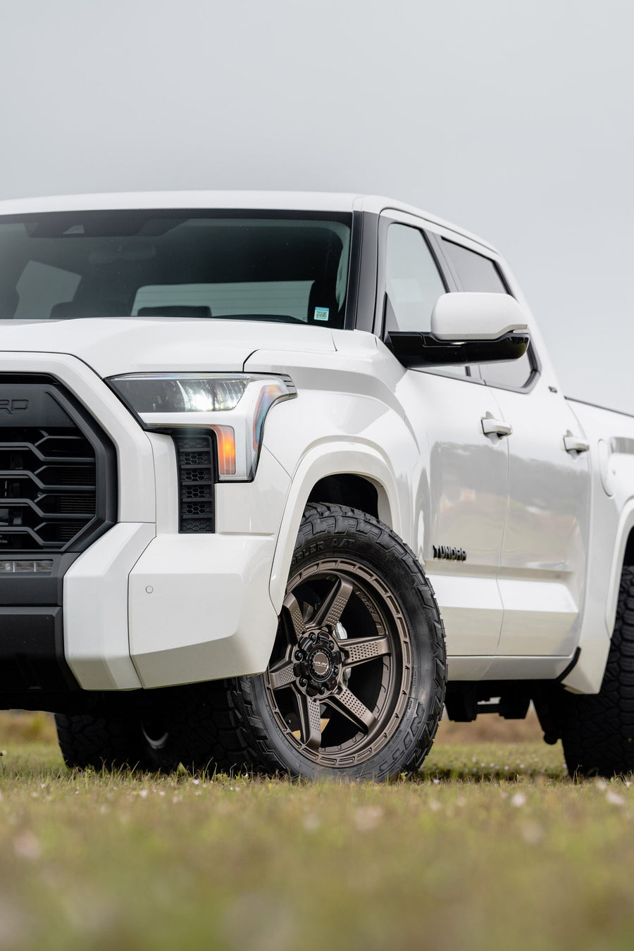 TOYOTA TUNDRA 4PLAY WHEELS S63 20X9 305X55X20 NITTO TIRE STOCK SUSPENSION