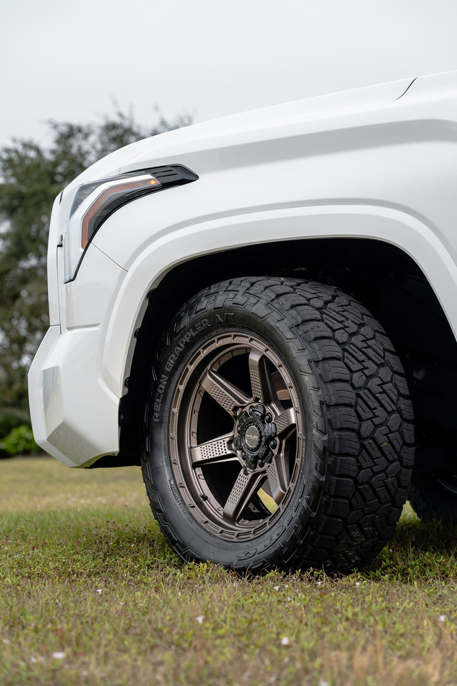 TOYOTA TUNDRA 4PLAY WHEELS S63 20X9 305X55X20 NITTO TIRE STOCK SUSPENSION