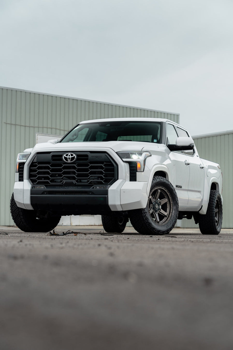 TOYOTA TUNDRA 4PLAY WHEELS S63 20X9 305X55X20 NITTO TIRE STOCK SUSPENSION