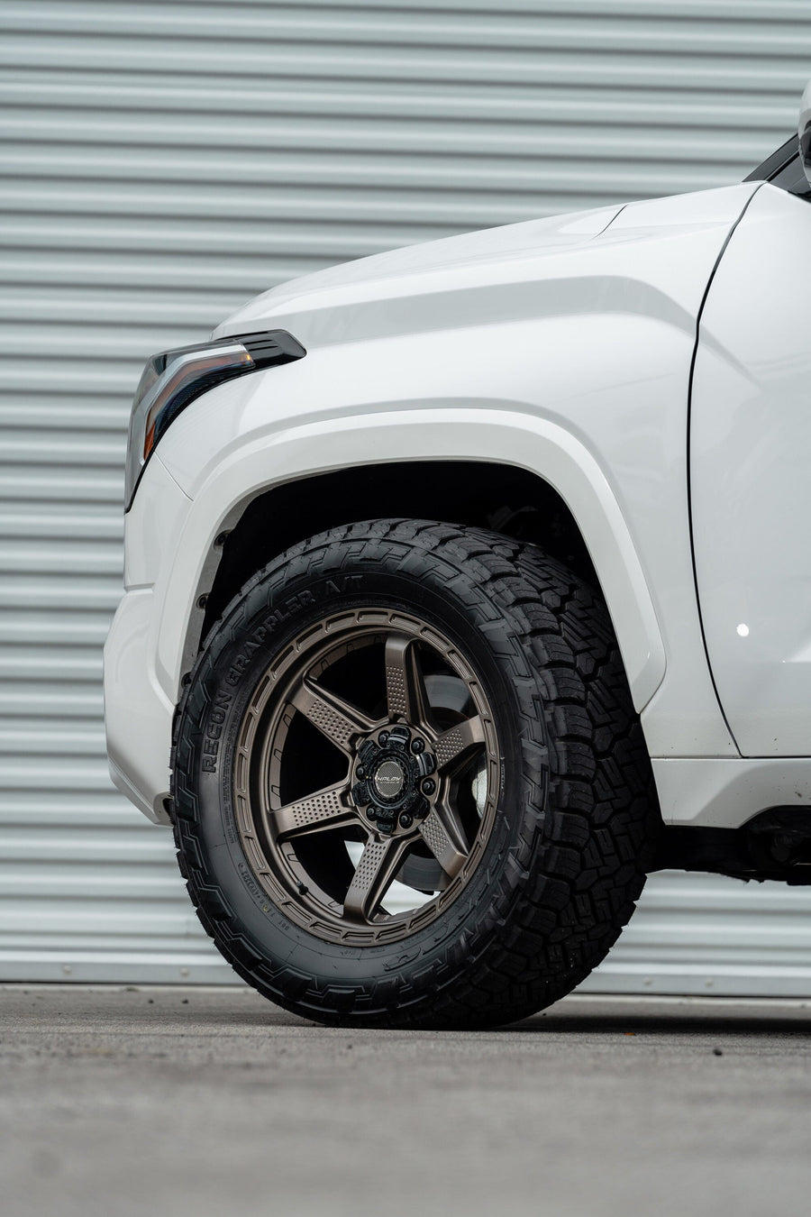 TOYOTA TUNDRA 4PLAY WHEELS S63 20X9 305X55X20 NITTO TIRE STOCK SUSPENSION