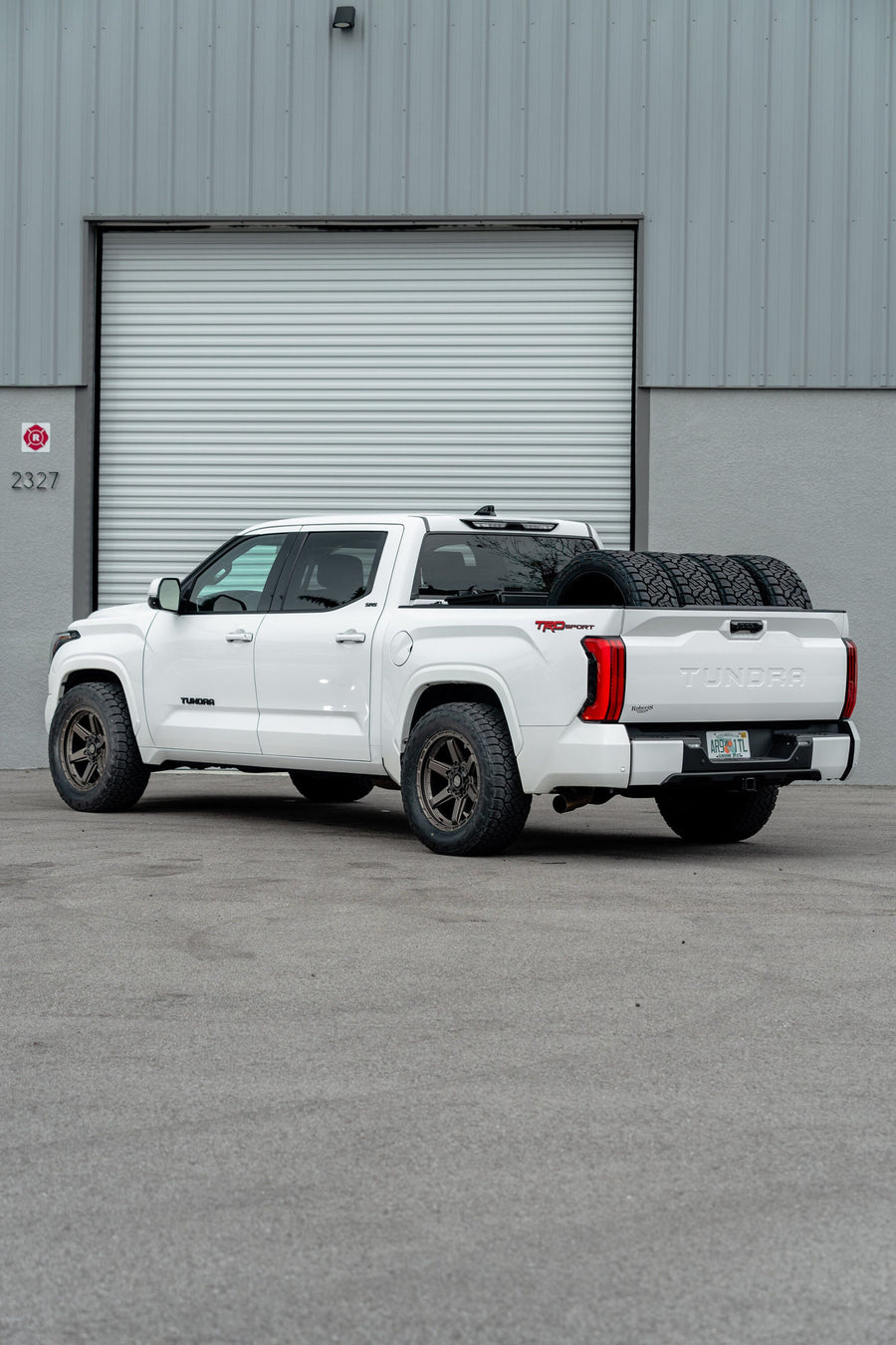 TOYOTA TUNDRA 4PLAY WHEELS S63 20X9 305X55X20 NITTO TIRE STOCK SUSPENSION