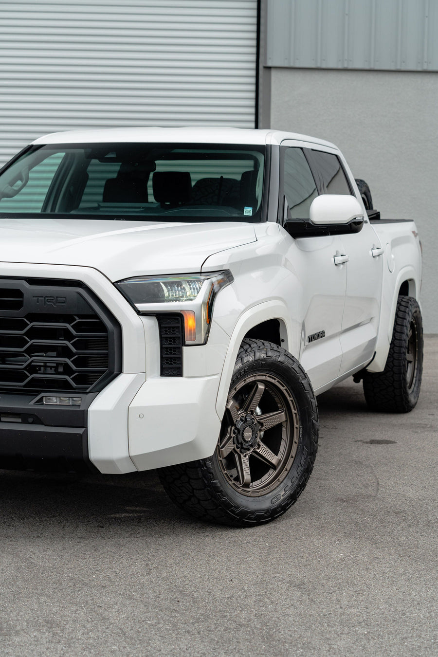 TOYOTA TUNDRA 4PLAY WHEELS S63 20X9 305X55X20 NITTO TIRE STOCK SUSPENSION