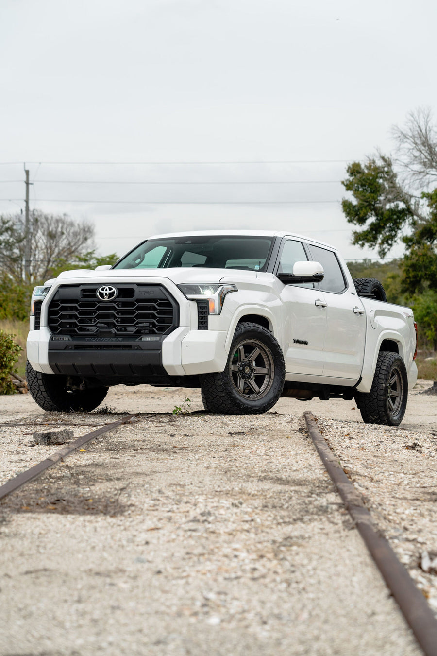 TOYOTA TUNDRA 4PLAY WHEELS S63 20X9 305X55X20 NITTO TIRE STOCK SUSPENSION