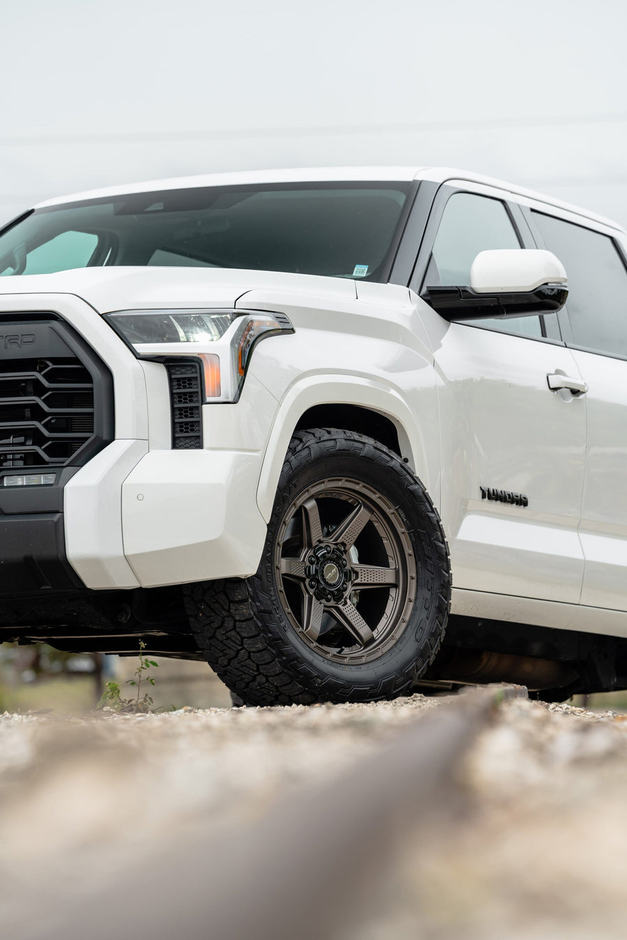 TOYOTA TUNDRA 4PLAY WHEELS S63 20X9 305X55X20 NITTO TIRE STOCK SUSPENSION