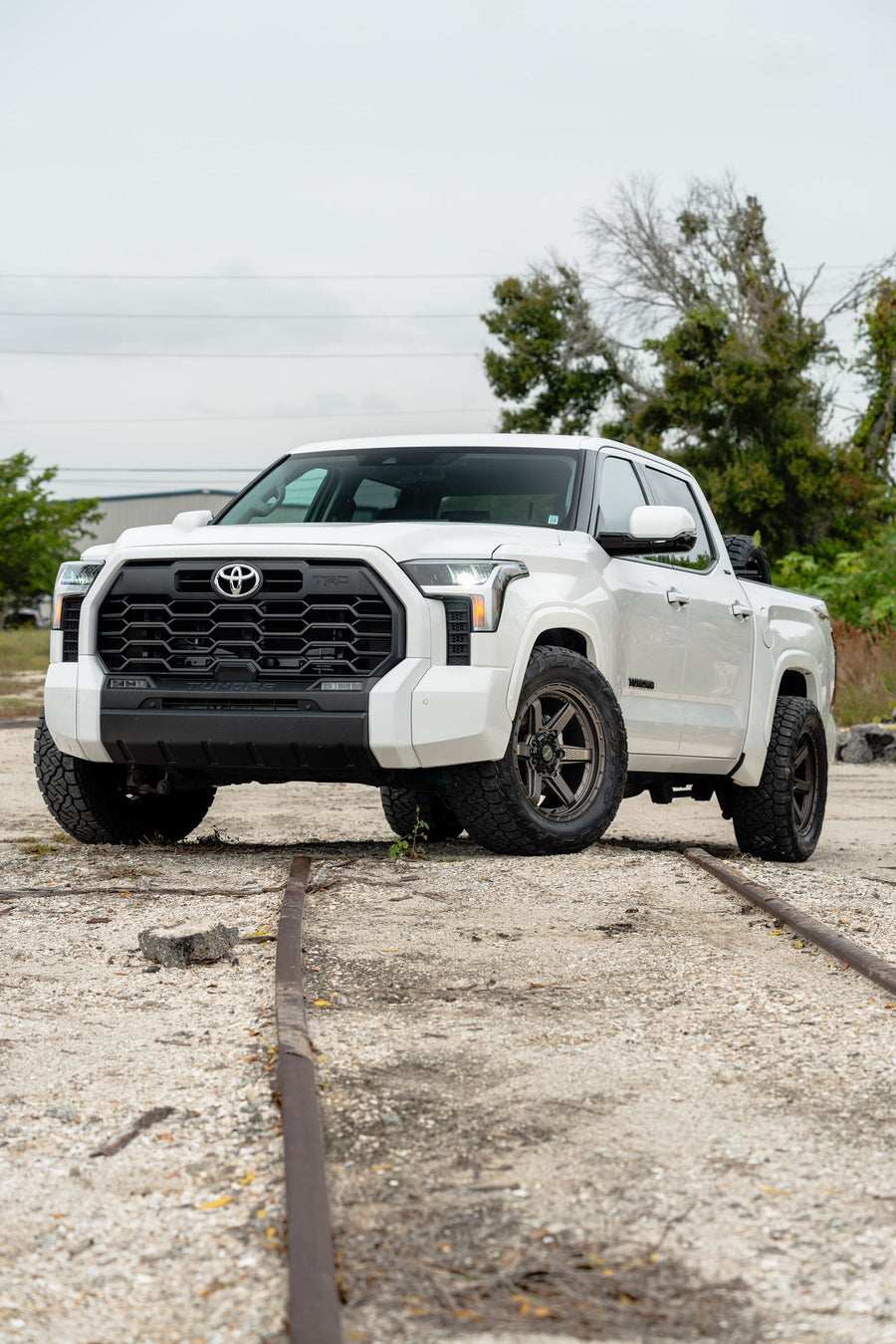 TOYOTA TUNDRA 4PLAY WHEELS S63 20X9 305X55X20 NITTO TIRE STOCK SUSPENSION