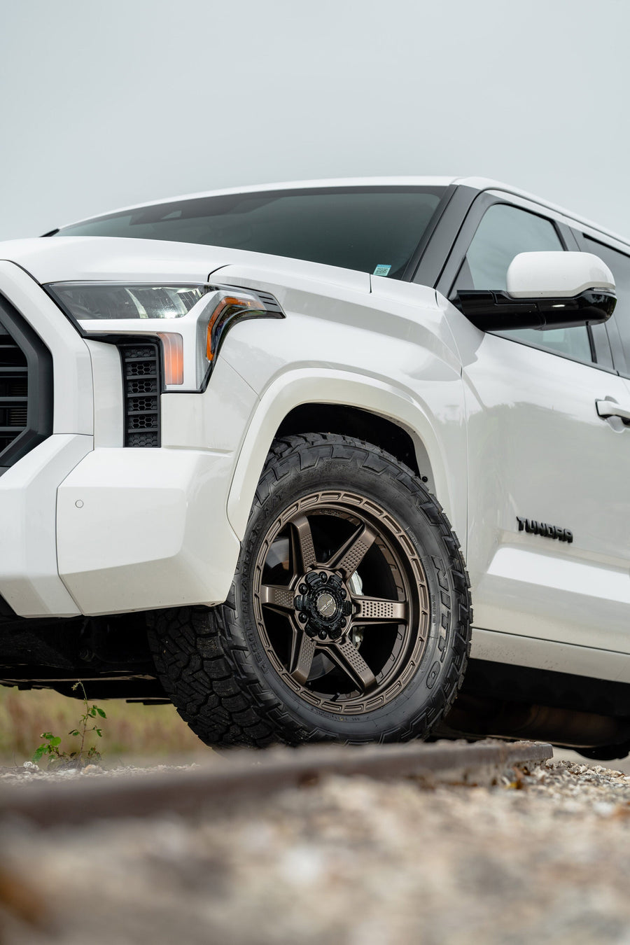 TOYOTA TUNDRA 4PLAY WHEELS S63 20X9 305X55X20 NITTO TIRE STOCK SUSPENSION