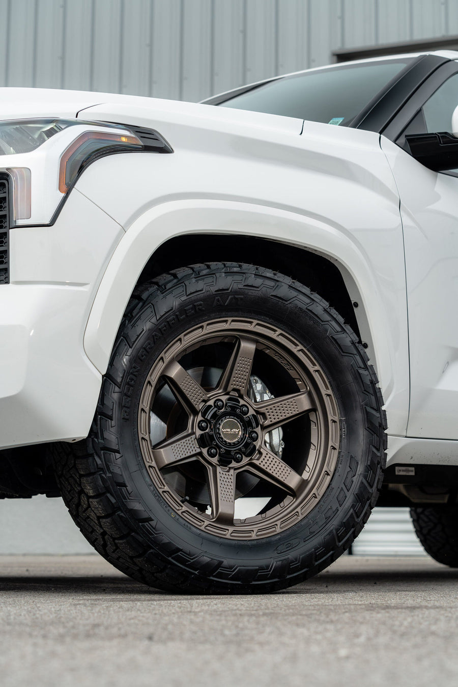 TOYOTA TUNDRA 4PLAY WHEELS S63 20X9 305X55X20 NITTO TIRE STOCK SUSPENSION