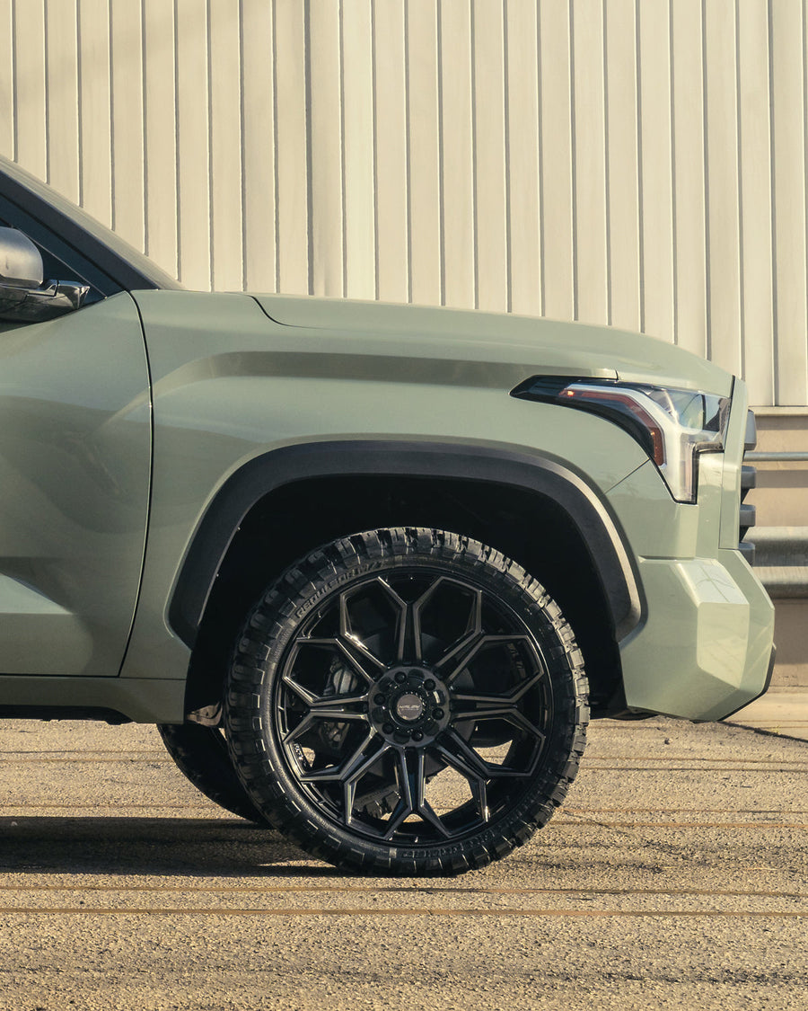 Toyota Tundra 4PLAY Wheels 4P83 24x10 33x12.5x24 RBP Tires Stock Suspension
