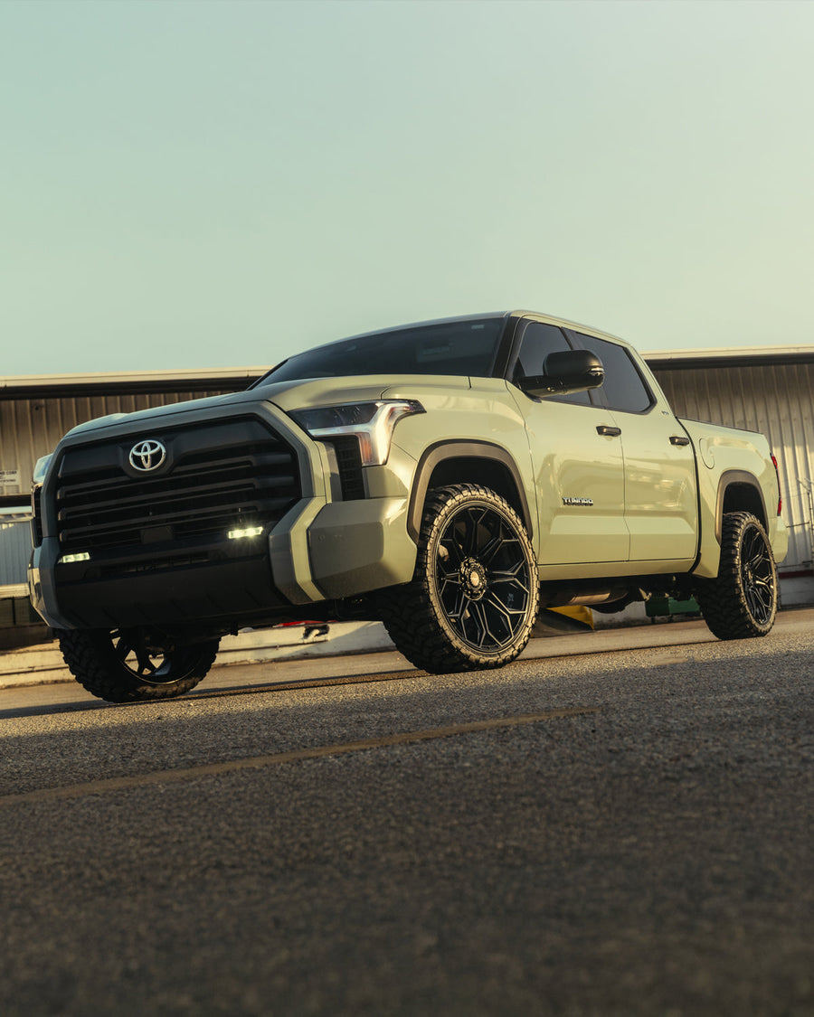 Toyota Tundra 4PLAY Wheels 4P83 24x10 Gloss Black 33x12.5x24 RBP Tires Stock Suspension
