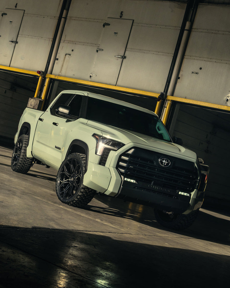 Toyota Tundra 4PLAY Wheels 4P83 24x10 33x12.5x24 RBP Tires Stock Suspension