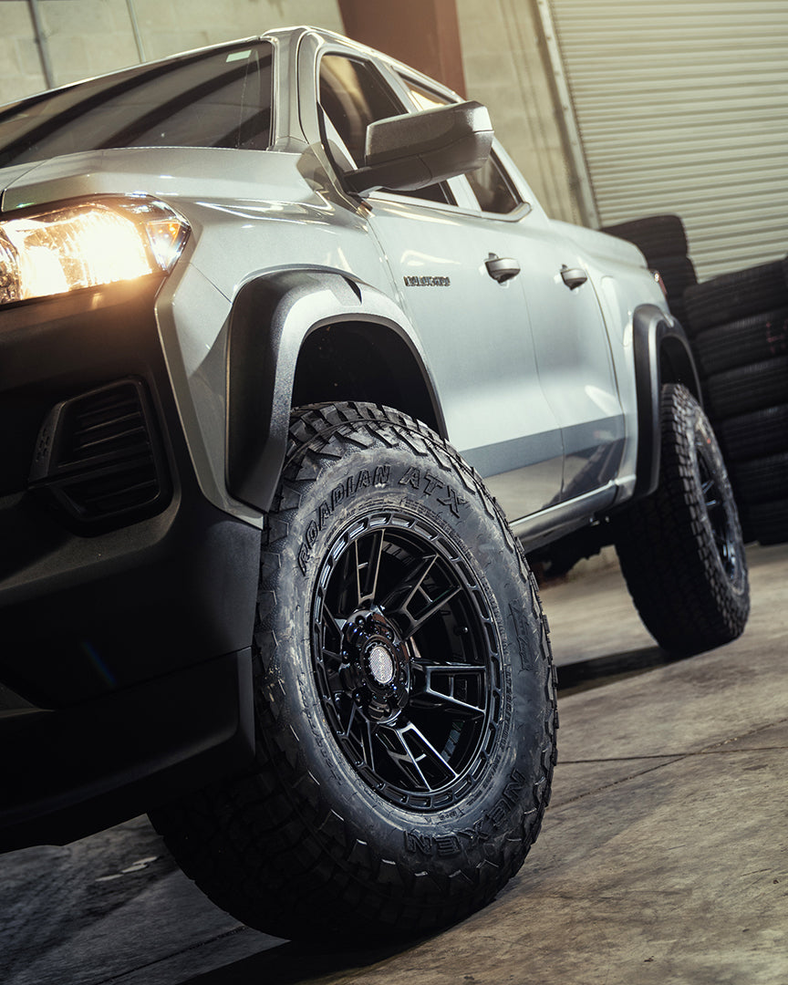Chevrolet Colorado Trail Boss 4PLAY Wheels S20 17x9 Rims 285x75x17 Nexen At Tires Stock Suspension