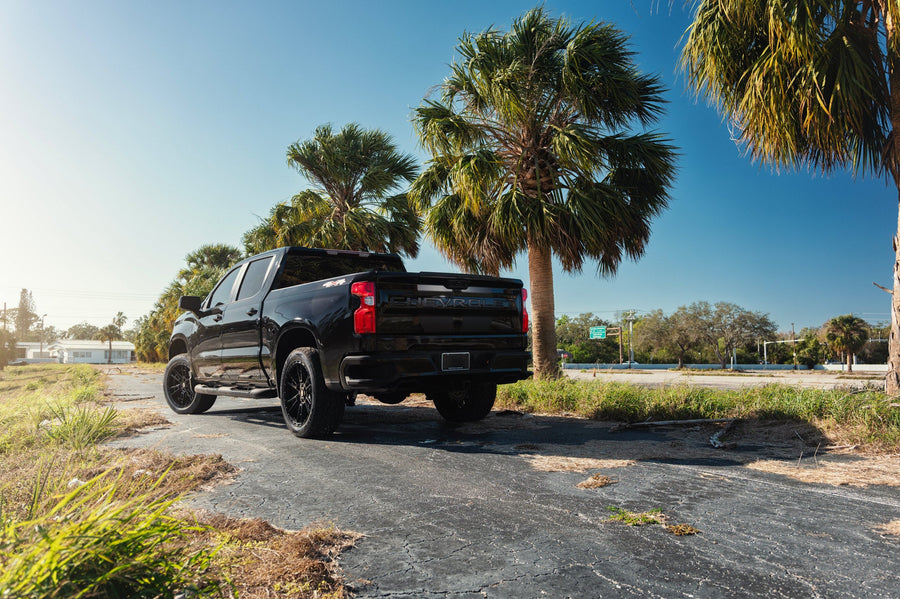 Chevrolet Silverado 4PLAY Wheels Rims 4PS20 22x10 305x45x22 Toyo Tires Stock Suspension