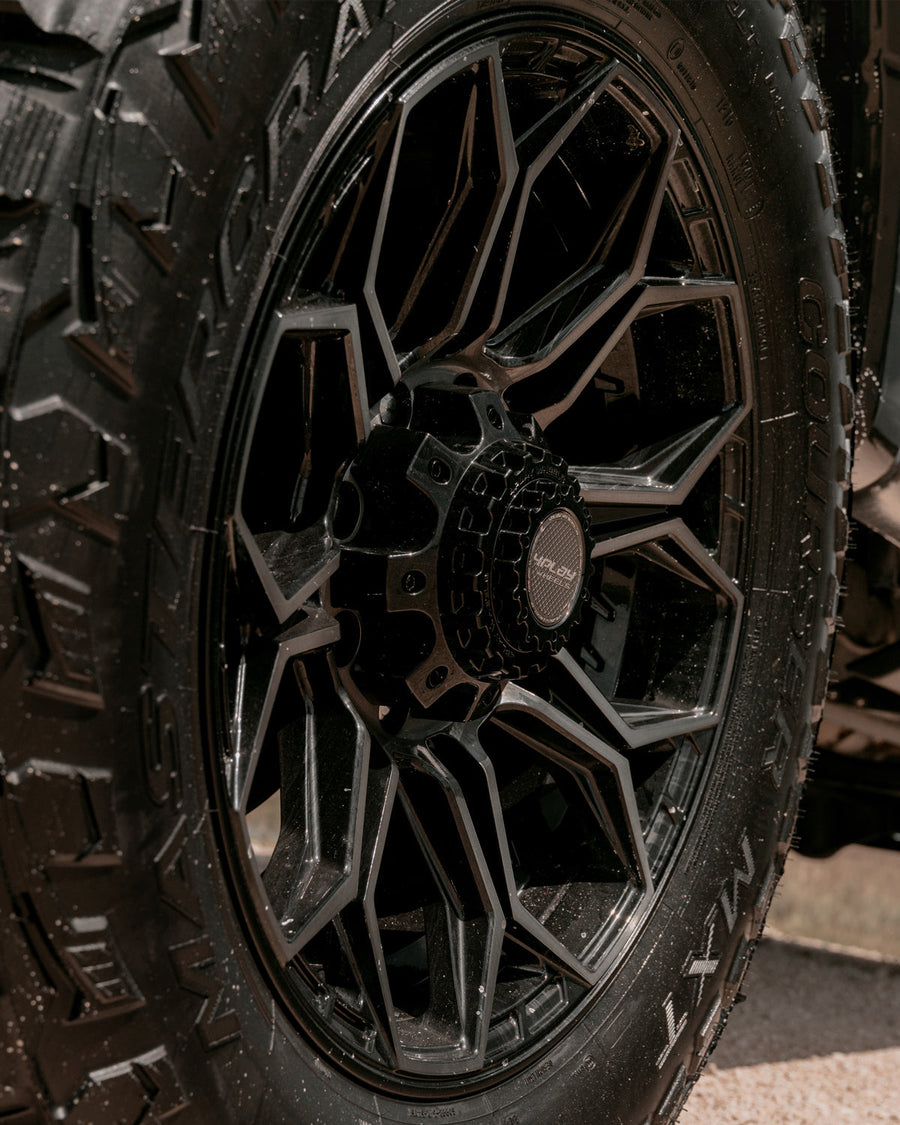 Ford F250 4PLAY Wheels 4P83 20x9-0 35x12.5x20 Mastercraft Tires 3.5 Inch Lift