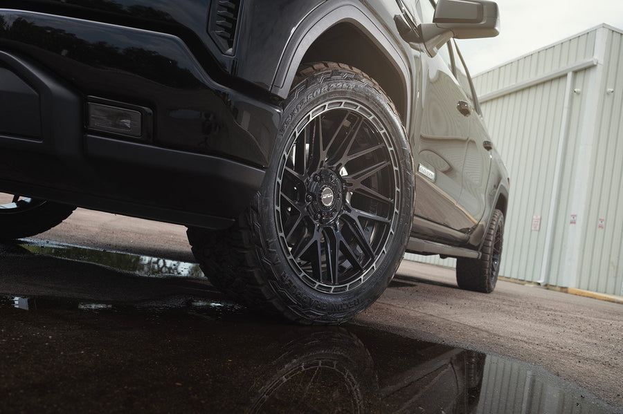 GMC Sierra 1500 4PLAY Wheels 4PS28 22x10 33x12.5x22 Tire