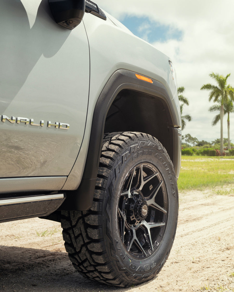 GMC Sierra Denali 3500 HD 4PLAY Wheels 4P06 20x9 0 et 295x65x20 Toyo Tires
