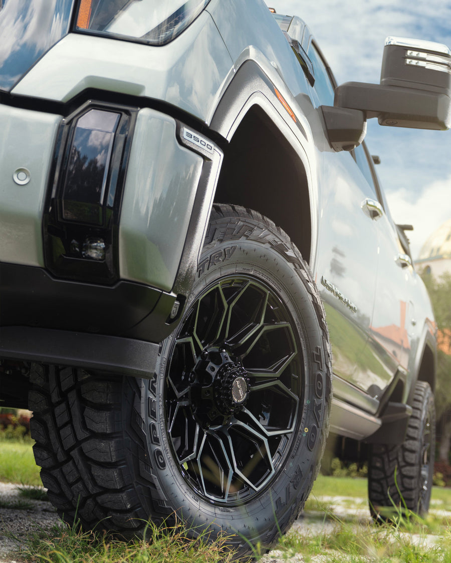 GMC Sierra Denali 3500 HD 4PLAY Wheels 4P83 20x9 0 et 295x65x20 Toyo Tires
