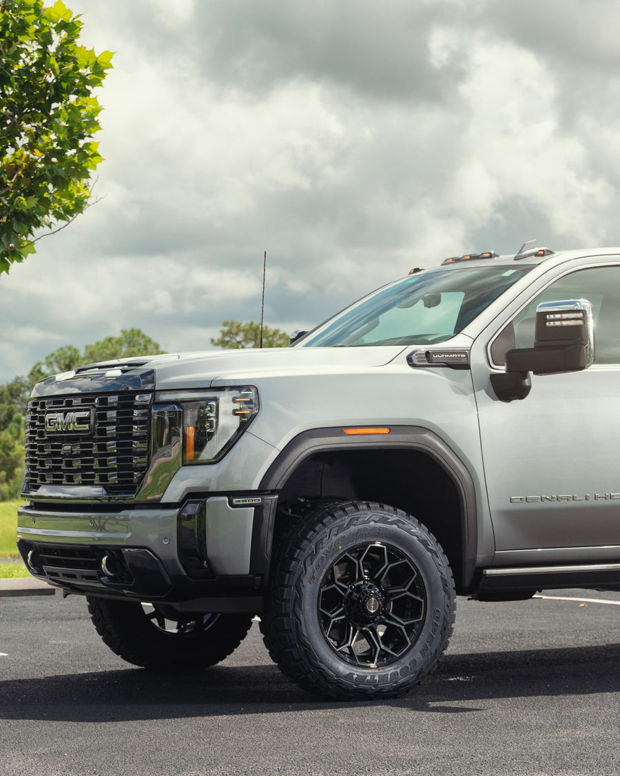 GMC Sierra Denali 3500 HD 4PLAY Wheels 4P83 20x9 0 et 295x65x20 Toyo Tires