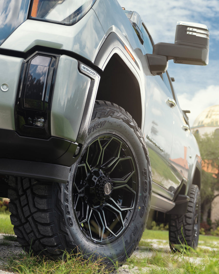 GMC Sierra Denali 3500 HD 4PLAY Wheels 4P83 20x9 0 et 295x65x20 Toyo Tires