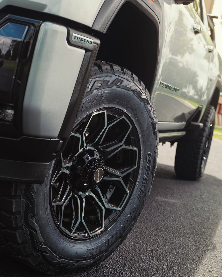 GMC Sierra Denali 3500 HD 4PLAY Wheels 4P83 20x9 0 et 295x65x20 Toyo Tires