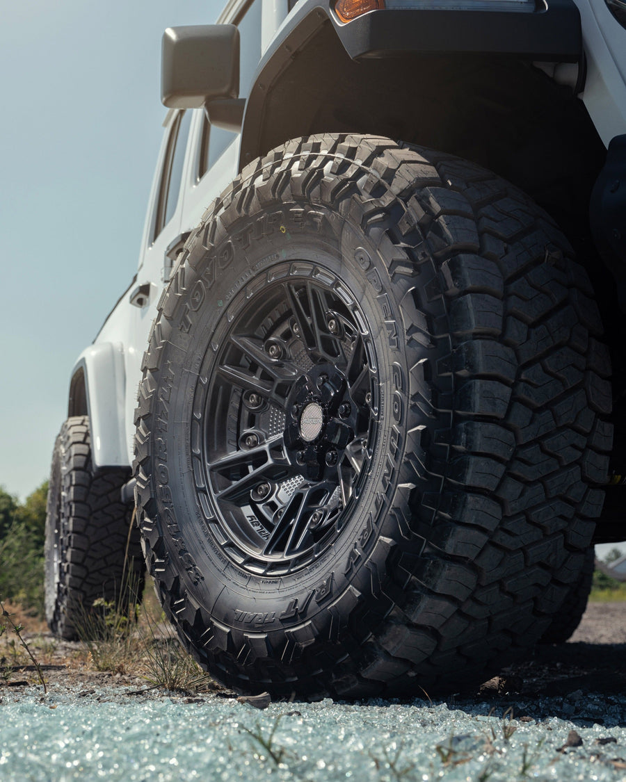 Jeep Gladiator 4PLAY Wheels 4PS01 Rims 17×9 35×12.5×17 Tires Stock Suspension