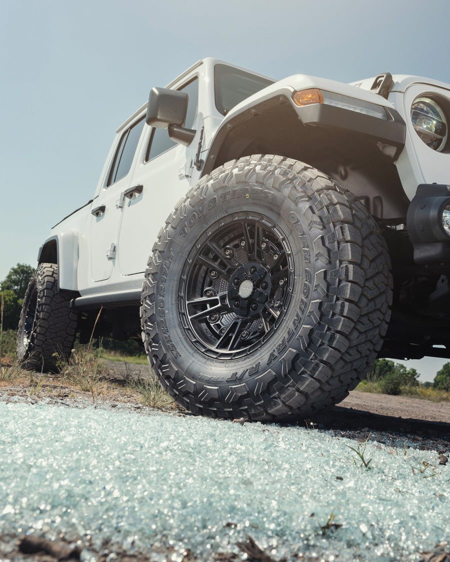 Jeep Gladiator 4PLAY Wheels 4PS01 Rims 17×9 35×12.5×17 Tires Stock Suspension