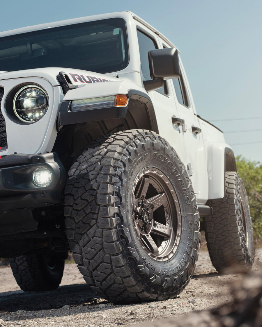 Jeep Gladiator 4PLAY Wheels 4PS63 Rims 17×9 35×12.5×17 Tires Stock Suspension