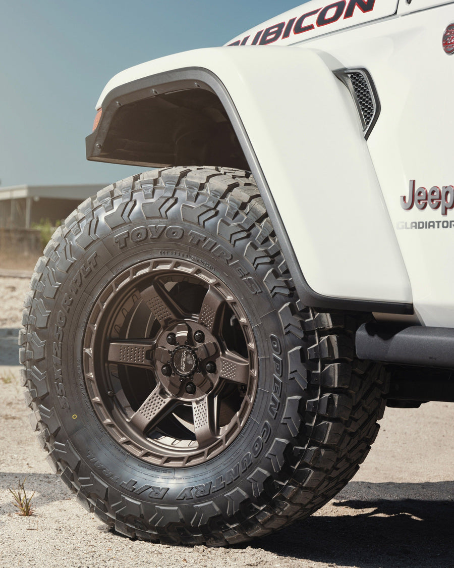 Jeep Gladiator 4PLAY Wheels 4PS63 Rims 17×9 35×12.5×17 Tires Stock Suspension