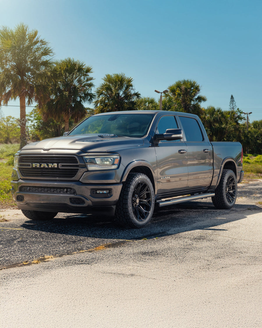 Ram 1500 4PLAY Wheels 4P83 Black 22x10 Toyo Tires 33x12.5x22 Stock Suspension