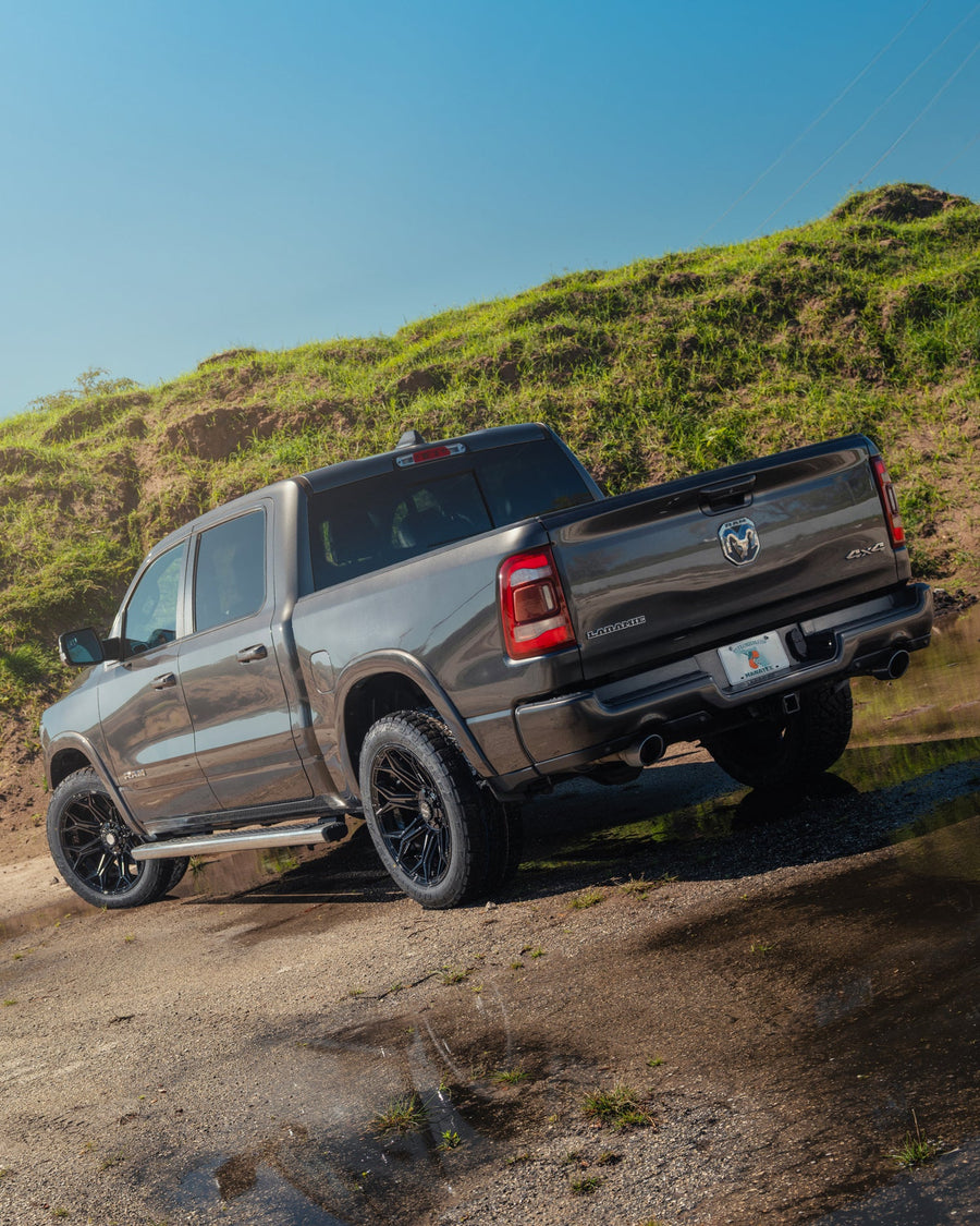 Ram 1500 4PLAY Wheels 4P83 Black 22x10 Toyo Tires 33x12.5x22 Stock Suspension