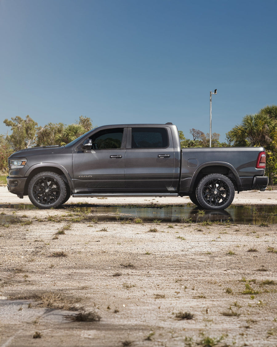 Ram 1500 4PLAY Wheels 4P83 Black 22x10 Toyo Tires 33x12.5x22 Stock Suspension