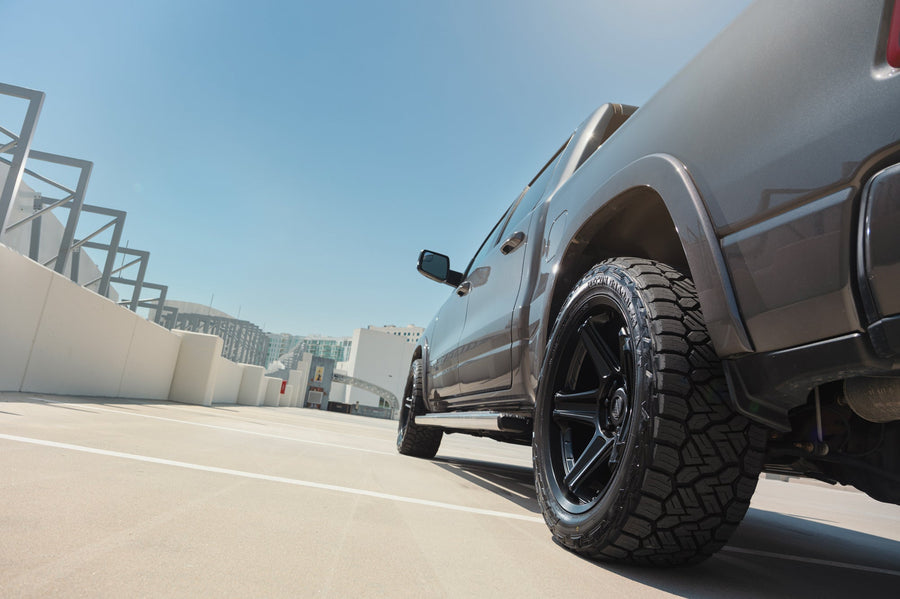 Ram 1500 Defiant Wheels DF07 22x10 33x12.5x22 Tire Stock Suspension